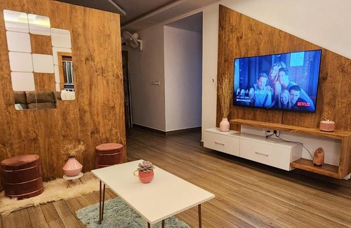 Gonikoppal Apartment | Impressive Bendheka: 4-Star Family-Friendly Apartment