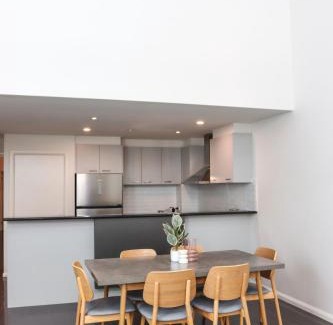 Bendigo Apartment | Discover Bendigo Townhouse - Walk to the CBD, Child-Friendly