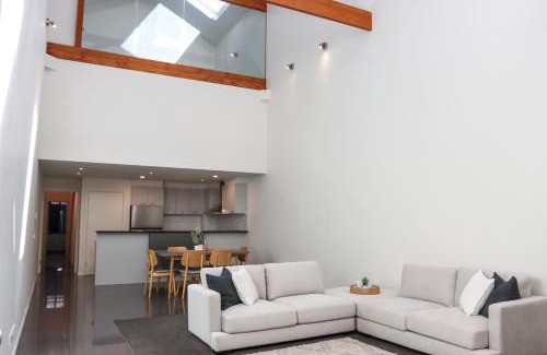 Bendigo Apartment | Discover Bendigo Townhouse - Walk to the CBD, Child-Friendly