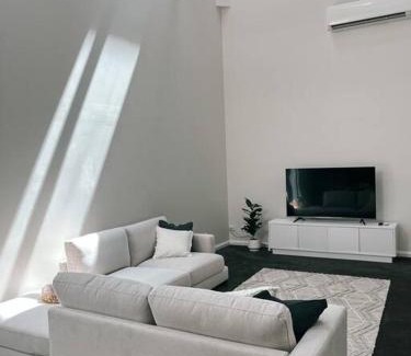 Bendigo Apartment | Discover Bendigo Townhouse - Walk to the CBD, Child-Friendly
