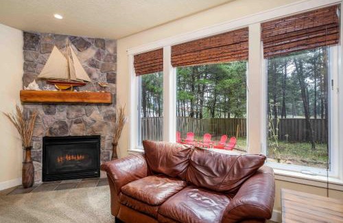 Pacific City House | Discover Beneteau: Family-Friendly 4-Star Retreat