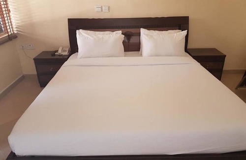 Apapa Hotel | Budget-Friendly Beni Gold Hotels in Apapa with Pool & Dining