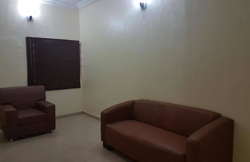 Apapa Hotel | Budget-Friendly Beni Gold Hotels in Apapa with Pool & Dining