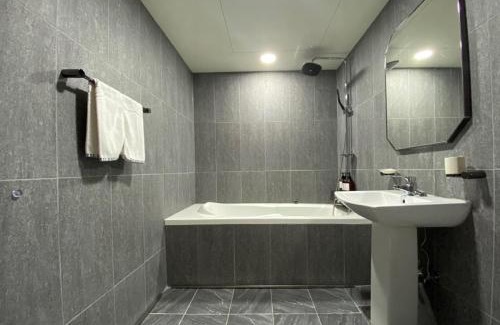 Jung-gu Hotel | Comfortable Stay at Benikea Daelim Hotel with Great Amenities