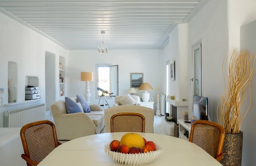 Paraga Villa | Relax at Benjamin Button with Infinity Pool by Super Paradise