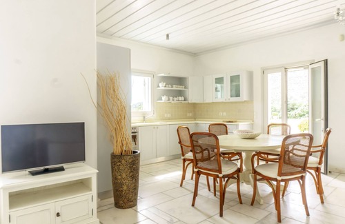 Paraga Villa | Relax at Benjamin Button with Infinity Pool by Super Paradise