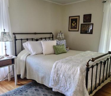 Bath Bed & Breakfast | Top-Rated Benjamin F. Packard House: Family-Friendly Stay
