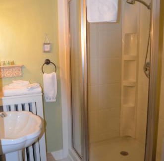Bath Bed & Breakfast | Top-Rated Benjamin F. Packard House: Family-Friendly Stay