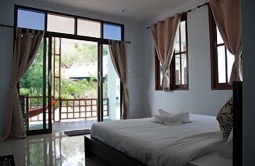 Ko Pha-ngan Hotel | Discover Benjamin Hut: Family-Friendly with Pool & Breakfast