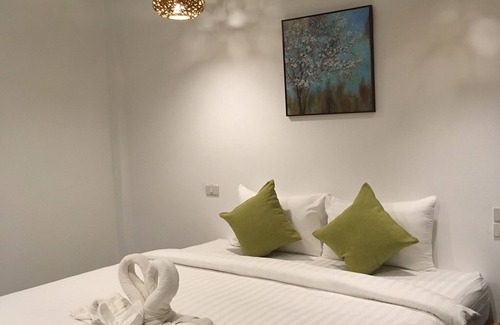 Ko Pha-ngan Hotel | Discover Benjamin Hut: Family-Friendly with Pool & Breakfast