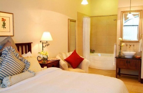 Ashfield-Colborne-Wawanosh Hotel | Relax at Benmiller Inn & Spa: Pool, Restaurant & Eco-Friendly