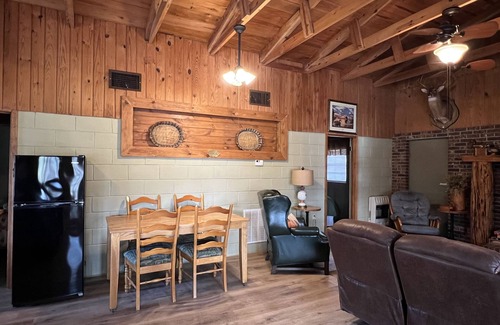 Kirby Cabin | Relaxing Retreat at Bennet Cove Cabin, Lake Greeson