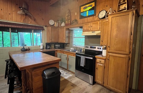 Kirby Cabin | Relaxing Retreat at Bennet Cove Cabin, Lake Greeson