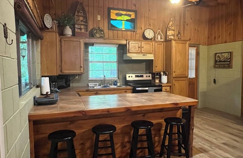 Kirby Cabin | Relaxing Retreat at Bennet Cove Cabin, Lake Greeson