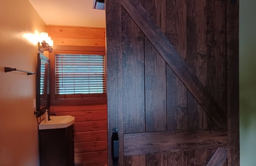 Whiteside Cabin | Pet Friendly Bennett Lake Tiny Cabin with Scenic Views