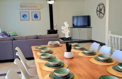 Forster House | Experience Bennett's Bliss: Ocean View & Family Friendly