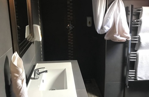 Long Eaton Hotel | Discover Bennetts Hotel: Rated 8.2 with Family-Friendly Amenities