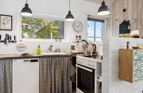 Logstor House | Relaxing Retreat at "Benni" - Steps from the Inlet
