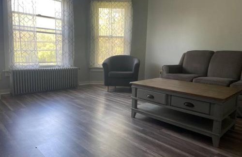 Bennington Apartment | Budget-Friendly Stay at Bennington for Your Next Getaway