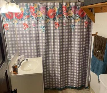 Bennington Apartment | Budget-Friendly Stay at Bennington for Your Next Getaway