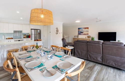 Corlette House | Experience Benny's At The Bay: Pet-Friendly Oceanfront Retreat
