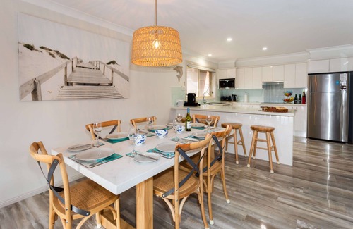 Corlette House | Experience Benny's At The Bay: Pet-Friendly Oceanfront Retreat