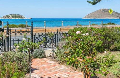 Encounter Bay House | Experience Benny's Beach House: Pet-Friendly Oceanfront Stay