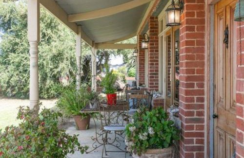 Encounter Bay House | Experience Benny's Beach House: Pet-Friendly Oceanfront Stay