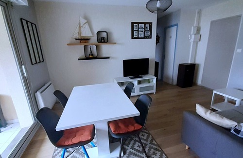 Benodet Apartment | Serene Bénodet Retreat with Spa and Oceanfront Views