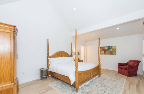 Uvalde House | Benson Guest House 1