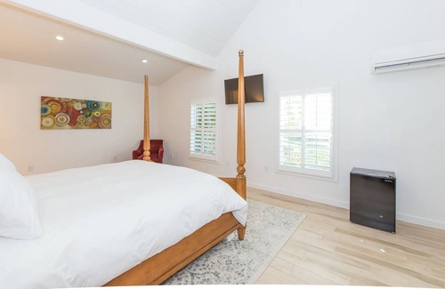 Uvalde House | Benson Guest House 1