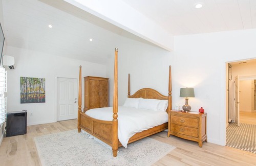 Uvalde House | Benson Guest House 1