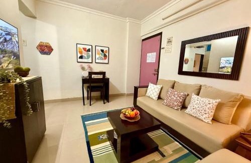 Pali Hill Apartment | Comfortable Stay at Benston 203, Bandra West by Connekt Homes