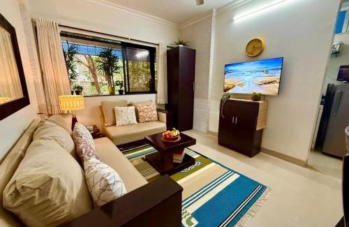 Pali Hill Apartment | Comfortable Stay at Benston 203, Bandra West by Connekt Homes