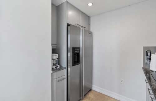 South of Fifth Apartment | Pet-Friendly Bentley Beach Condo with Ocean View & Pool