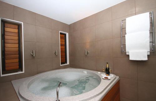 Palmerston North Hotel | Discover Bentleys Motor Inn: 4-Star Comfort & Family-Friendly Amenities