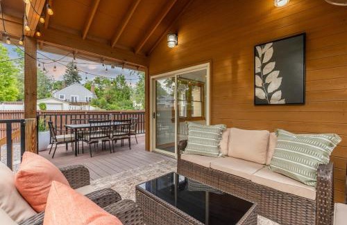 Edgewater House | Benton Bungalow by Sloan's Lake - Spacious, Dog-friendly, EV, Bidet, Fire Pit