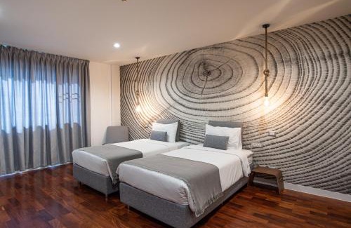 Chidlom Apartment | Relax at Benviar Tonson Residence: Poolside Family Retreat