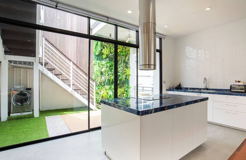 Chidlom Apartment | Premier Benviar Tonson Residence with Pool & Family-Friendly Amenities