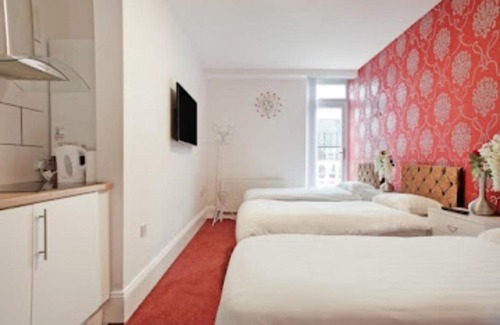 Newcastle-upon-Tyne Apartment | Family-Friendly Benwell Apartments with Relaxing Hot Tub