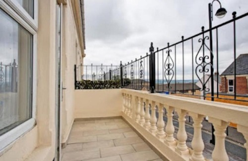 Newcastle-upon-Tyne Apartment | Family-Friendly Benwell Apartments with Relaxing Hot Tub