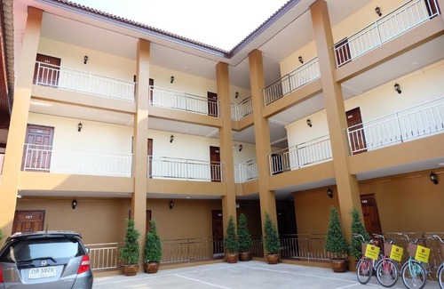 Nai Wiang Hotel | Explore Benya Hotel: Family-Friendly Stay with Great Reviews
