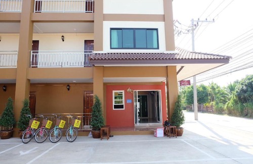 Nai Wiang Hotel | Explore Benya Hotel: Family-Friendly Stay with Great Reviews