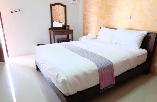 Nai Wiang Hotel | Explore Benya Hotel: Family-Friendly Stay with Great Reviews
