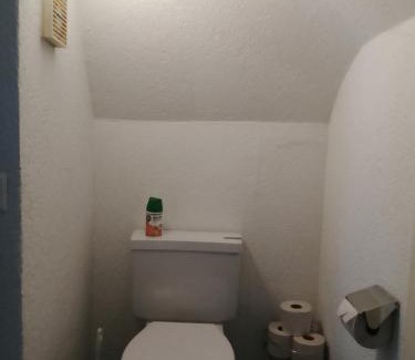 Binningen House | Bequemes, ruhiges Zimmer mit Doppelbett in der Nähe des Zentrums und des Bahnhofs