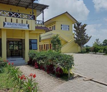 Berastagi House | Beautiful Berastagi Mountain View Homestay & Pizzeria