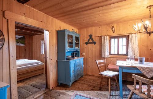 Ebbs House | Hiking Retreat at Berg'k'hütte im Kaisertal - Pet Friendly!