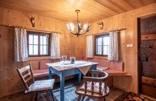 Ebbs House | Hiking Retreat at Berg'k'hütte im Kaisertal - Pet Friendly!