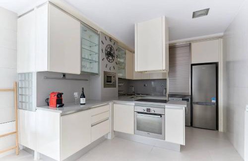 Segundo Ensanche Apartment | Recently Renovated Hotel in Pamplona with Family Amenities