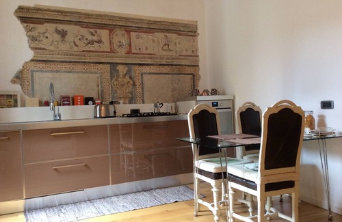 Citta Alta Apartment | Inviting Bergamo House: Rated 9.8 with Breakfast & Kitchen